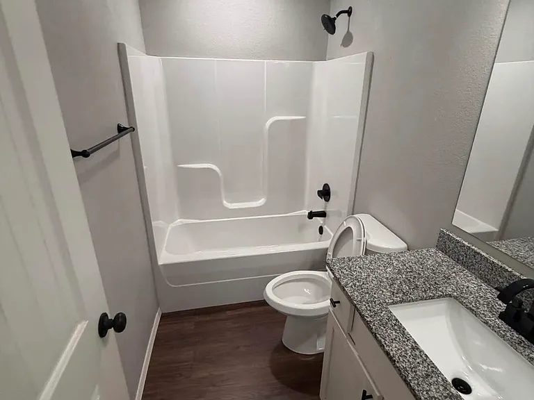 2212 Savannah St #303 — Photo 4