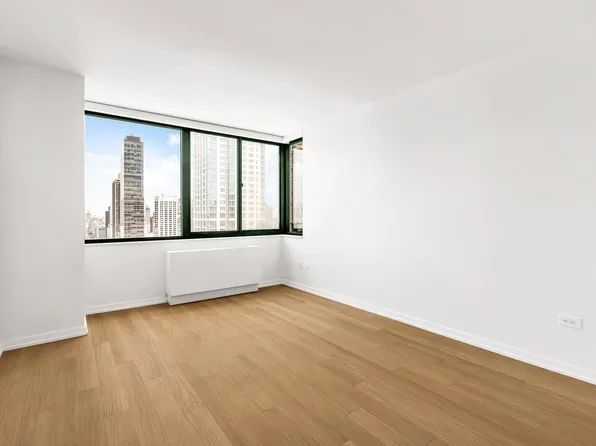 200 West 60th Street image 6 of 39