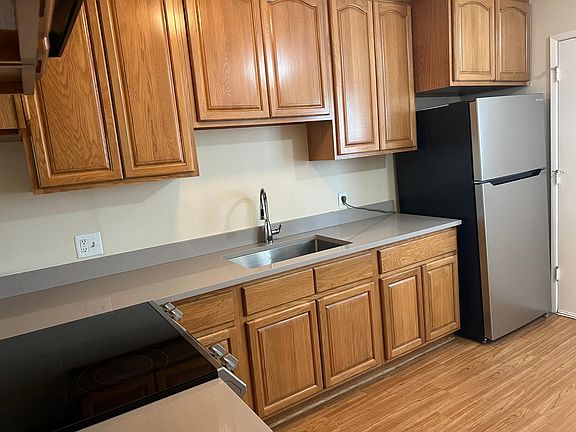 2nd image of 652 Grand Fir Ave #1