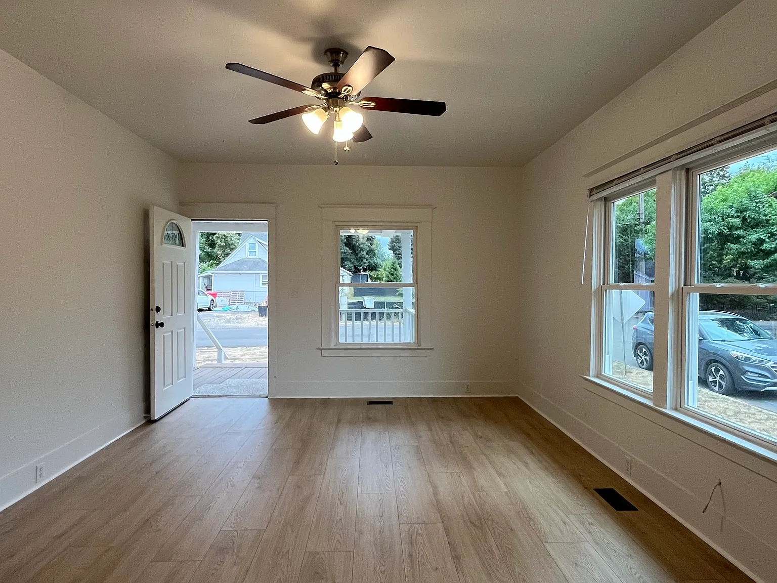 3 bed, 1.5 bath, 1240 sqft, $2,100 — Photo 4