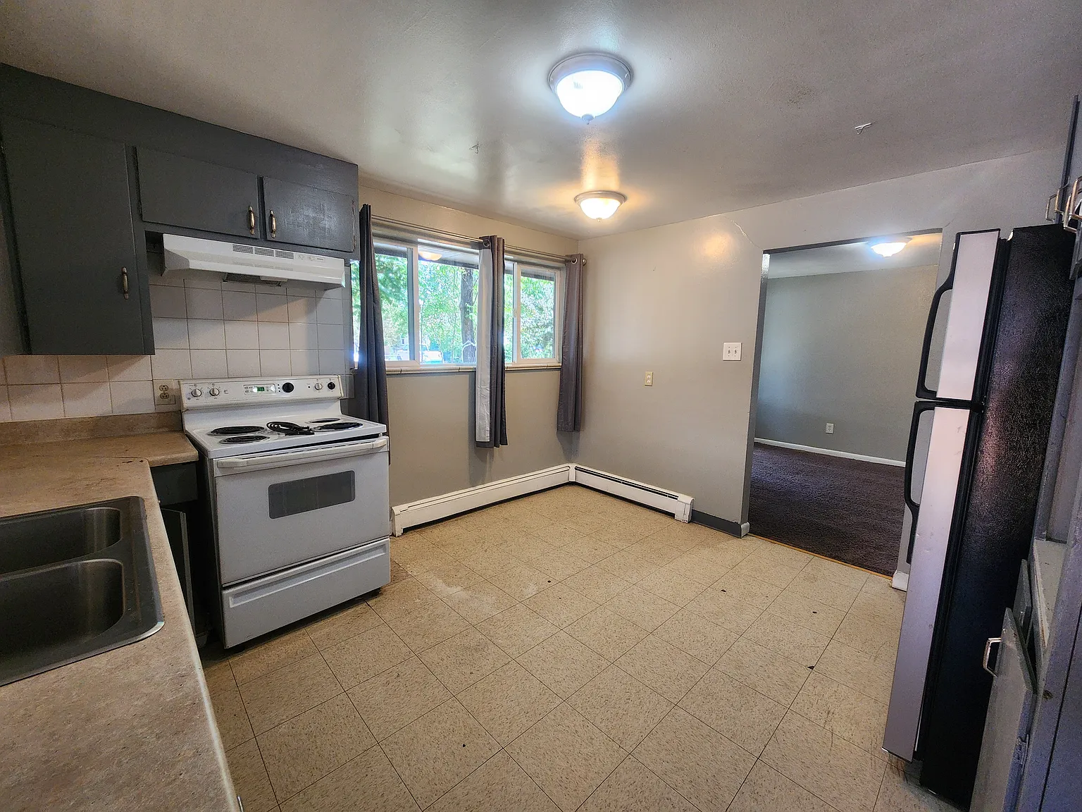 3 bed, 1000 sqft, $2,100 — Photo 3