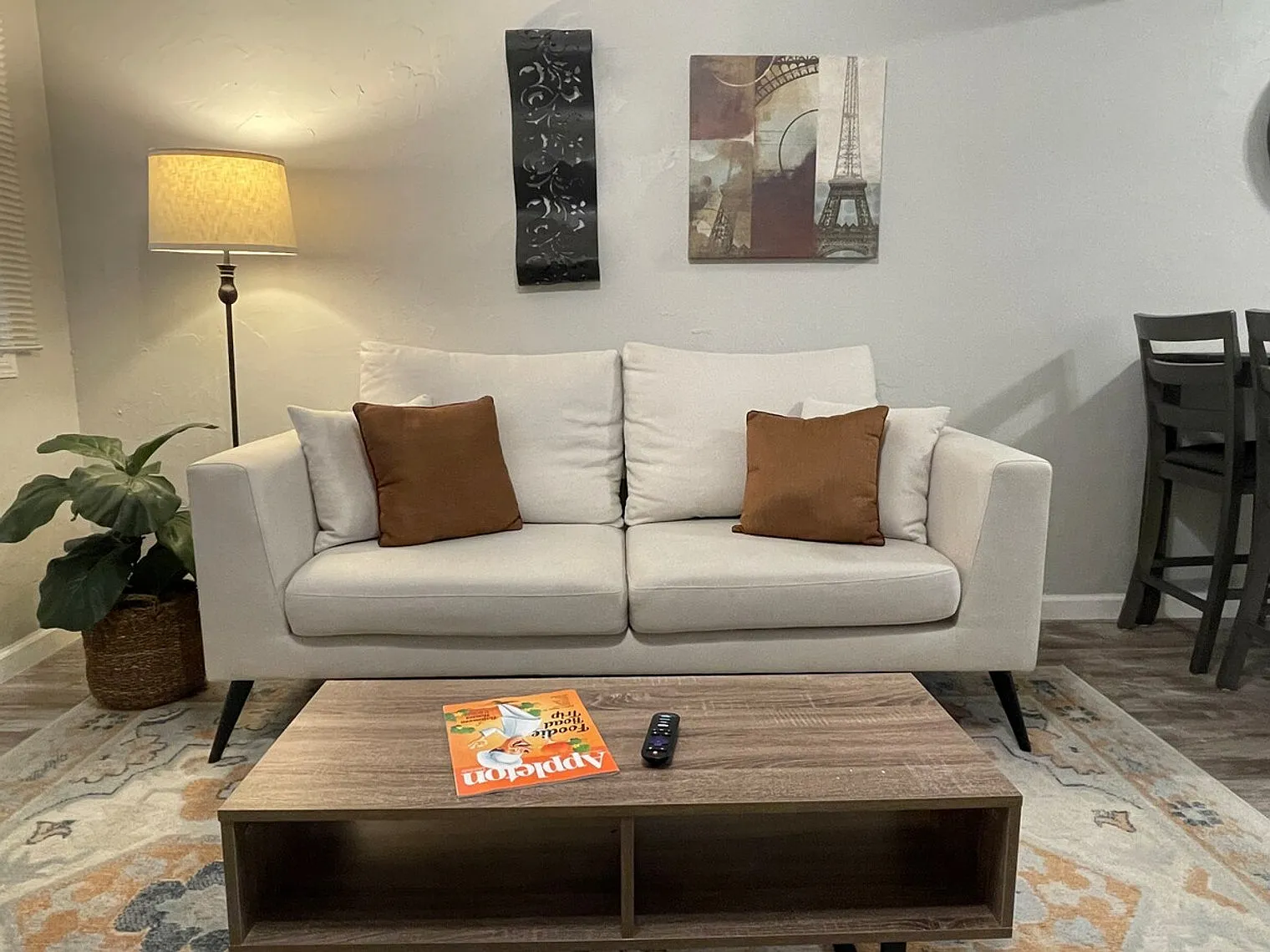 2 bed, 1.0 bath, $4,101 — Photo 2