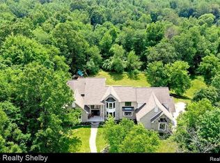 1763 Melody Ln, Milford, MI 48380