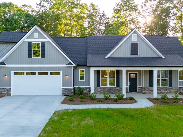 129 Savannah St SE, Calhoun, GA 30701