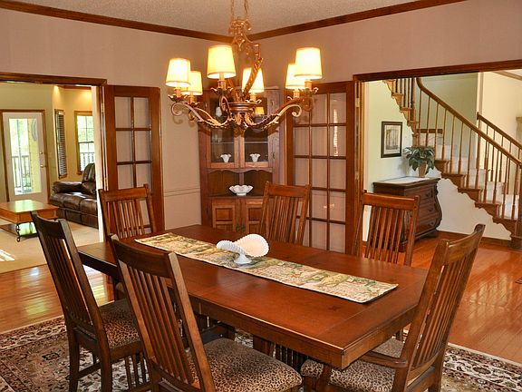 3rd image of 3305 Honeywood Dr