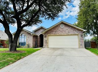 1833 Roadrunner Dr, Weatherford, TX 76088