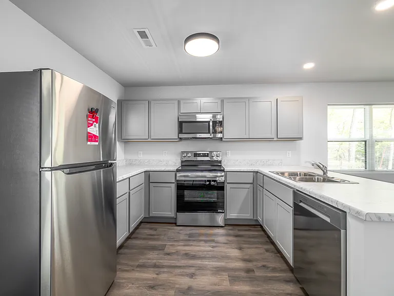 899 Chapel Dr — Photo 15