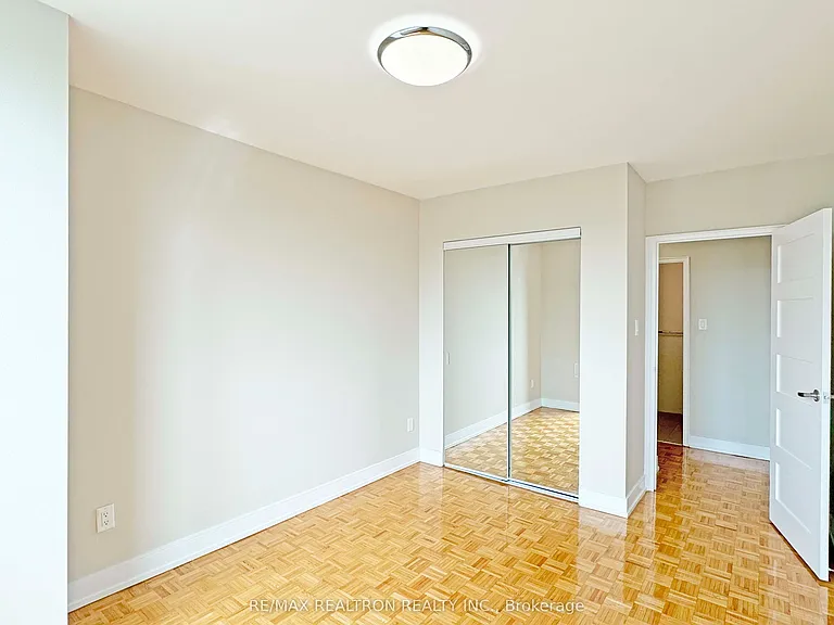 10 Shallmar Blvd #607 — Photo 14