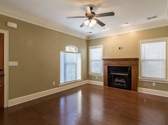 3rd image of 133 Falls Grove Dr