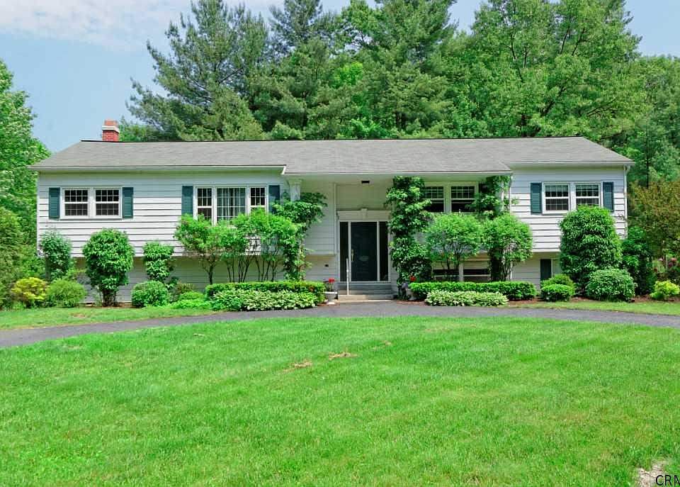 1st image of 14 Hillcrest Dr
