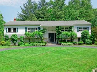 14 Hillcrest Dr, Ballston Lake, NY 12019