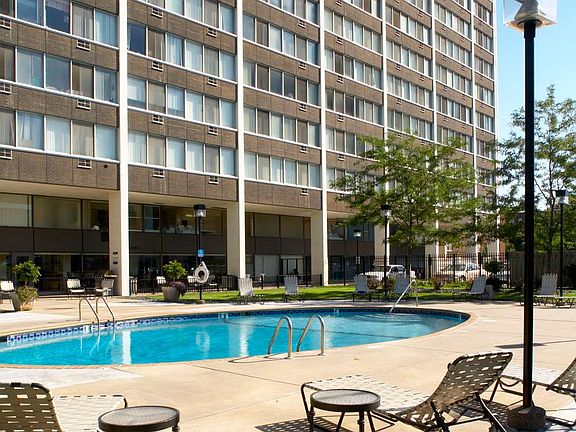 2nd image of 740 Mississippi River Blvd S #4G