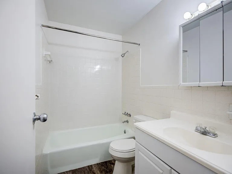 Lake Vista Apartment Homes — Photo 20