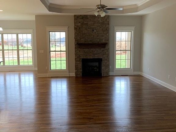 4th image of 578 Montrose Dr