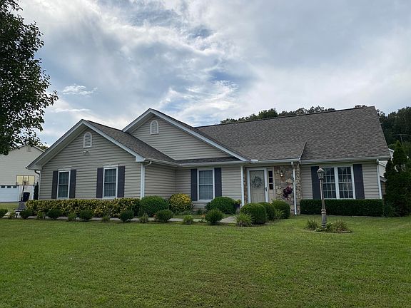 2nd image of 3305 Cedarmeade Dr