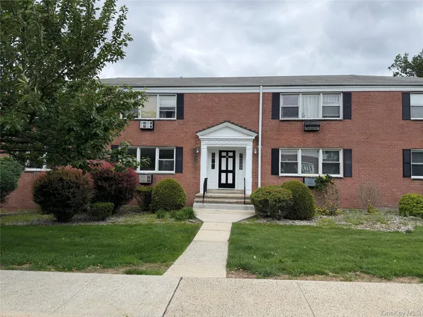 27 Bon Aire Cir APT 8301, Suffern, NY 10901