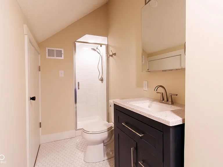 434 1/2 E New York St — Photo 13