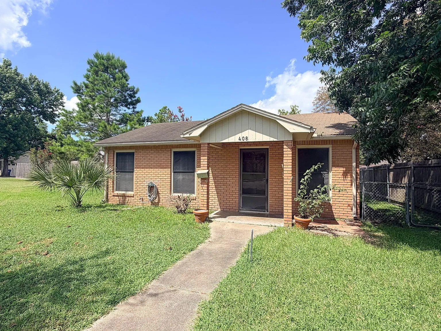 1 bed, 1.0 bath, 720 sqft, $950 — Photo 2