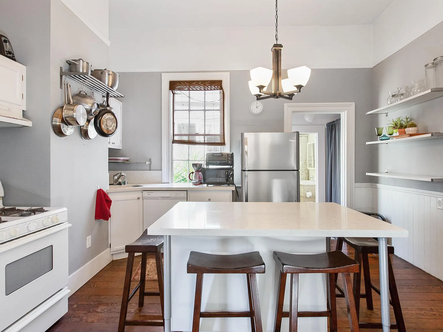 2 bed, 900 sqft, $4,850 — Photo 3