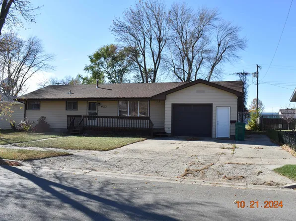 623 1st St NE, Garrison, ND 58540