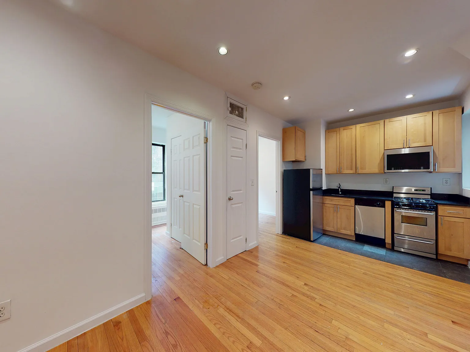 425 East 65th Street — Photo 4