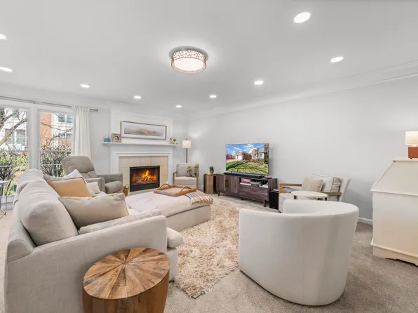 39744 Glenview Ct, Northville, MI 48168