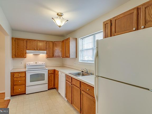 2nd image of 1001 McDowell St
