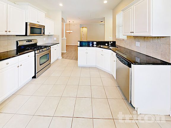 3rd image of 20049 Heritage Point Dr