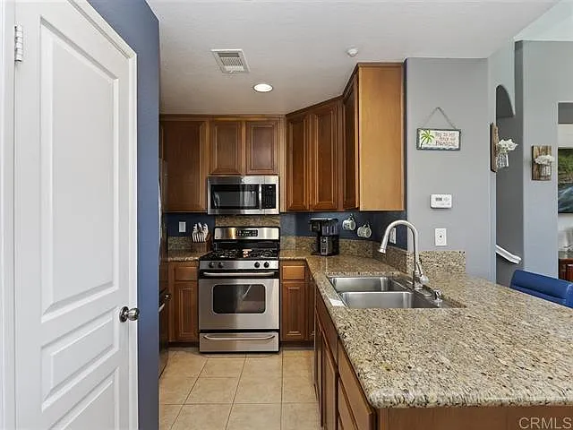 587 Almond Rd — Photo 3