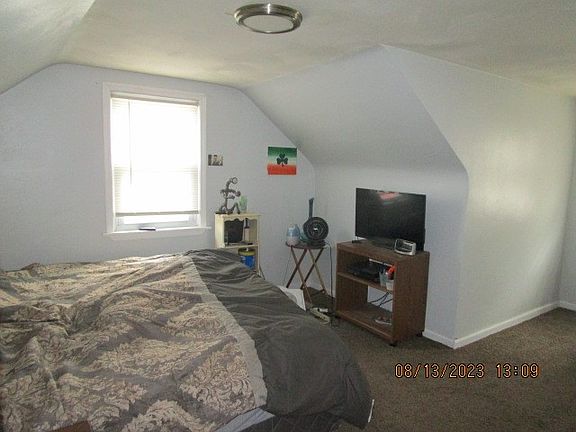 5th image of 3106 Hall St