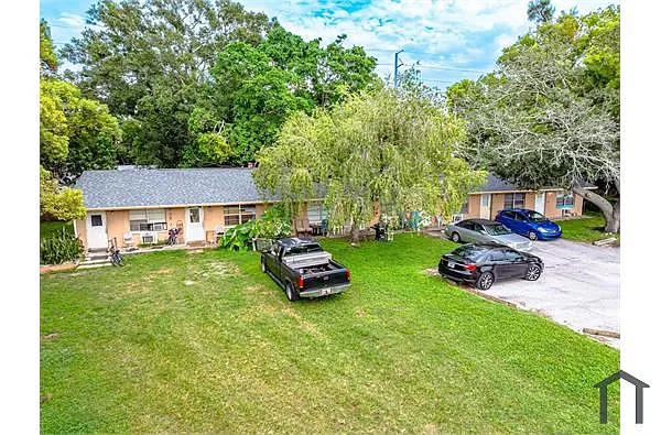 Photo 1 of 8 - 5680 28th St N #D3 - Saint Petersburg, FL Primary Photo - 5680 28th St N #D3