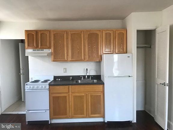 2nd image of 1508 Lombard St APT 3R