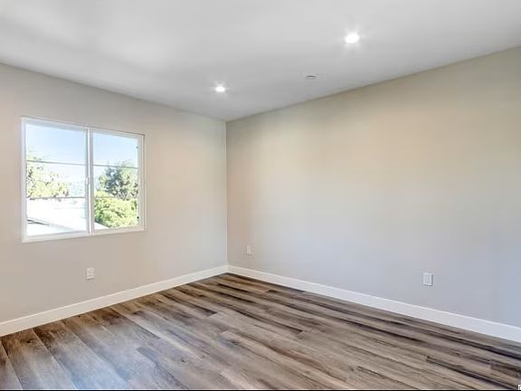 2nd image of 2218 Montrose Ave #G