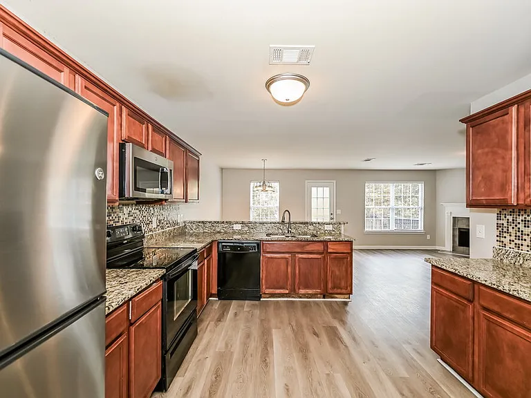 167 Lyndhurst Dr — Photo 8