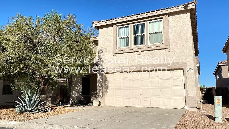 3 bed, 2.5 bath, 1820 sqft, $2,295 — Photo 2