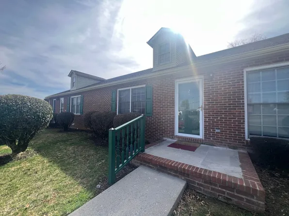 111 Greenbriar Ln, Johnson City, TN 37615