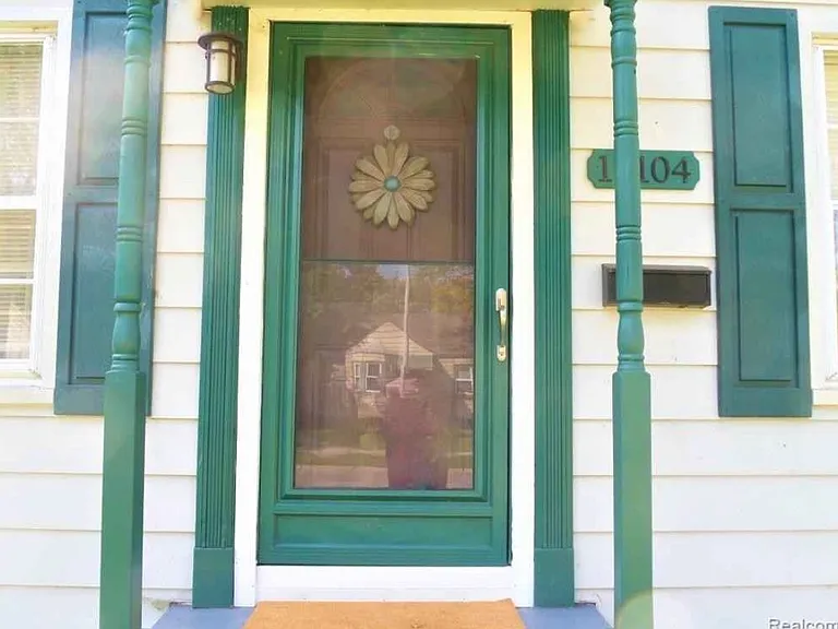 19104 Kenosha St — Photo 2