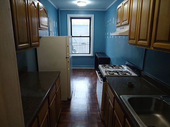 5th image of 32-16 Crescent St #2K