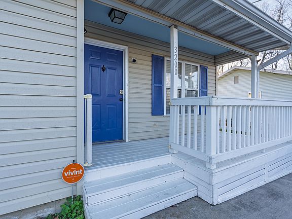 3rd image of 3200 W Lynn Street