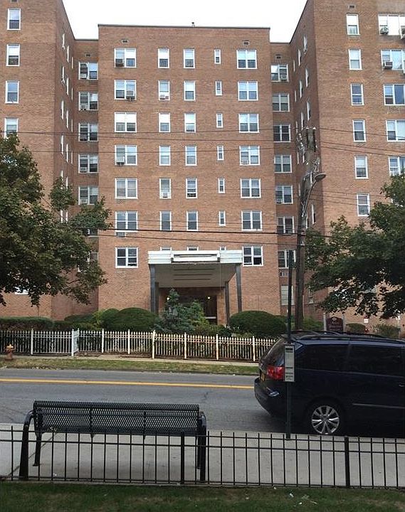 1st image of 300 N Broadway APT 5C