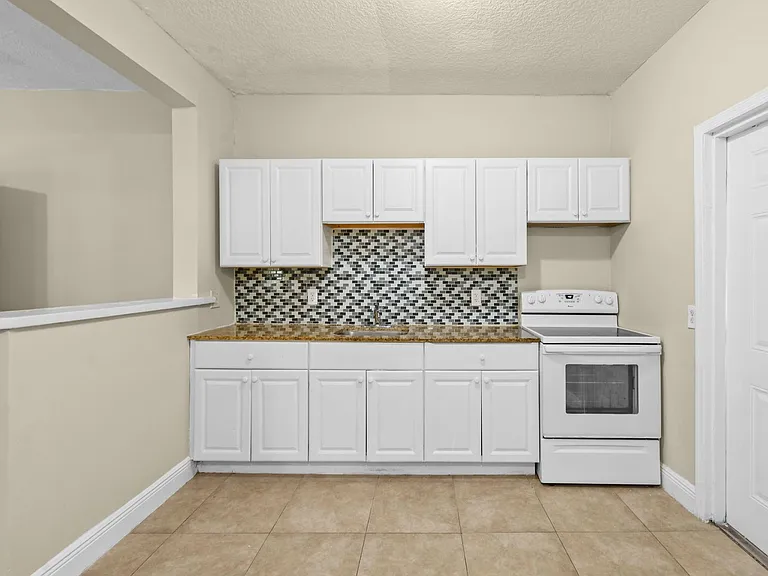 3721 Henry Ave — Photo 4