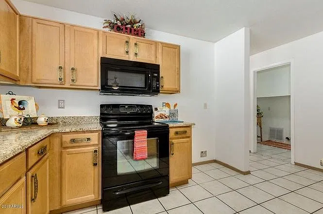 4 bed, 1945 sqft, $2,195 — Photo 4