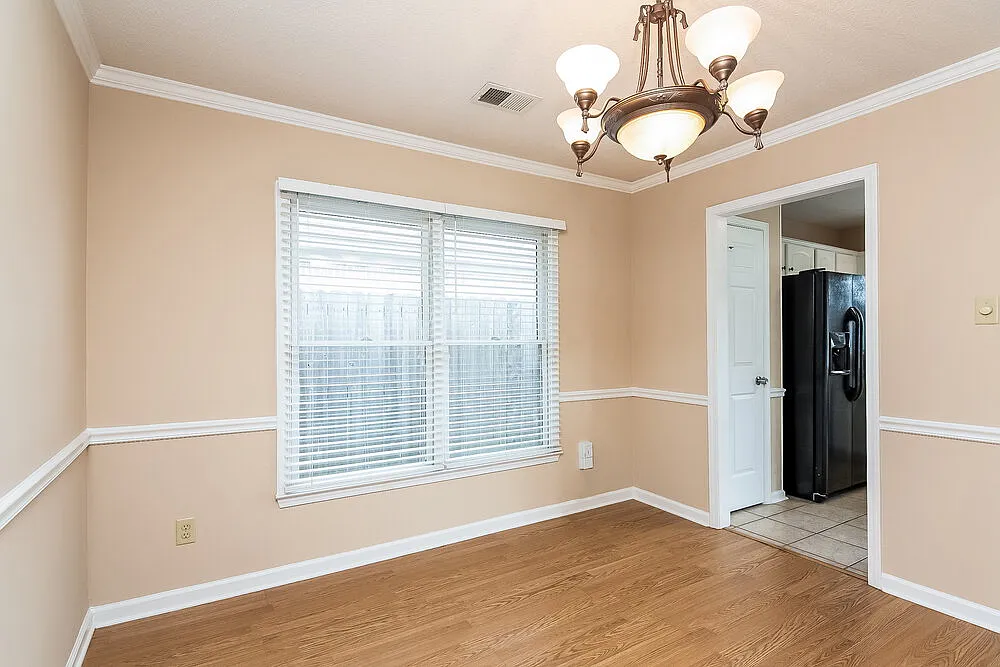 3 bed, 2.0 bath, 2002 sqft, $1,890 — Photo 4