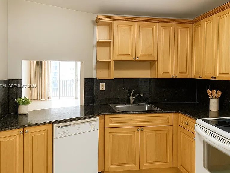 1750 NE 191st St #816-3 — Photo 4