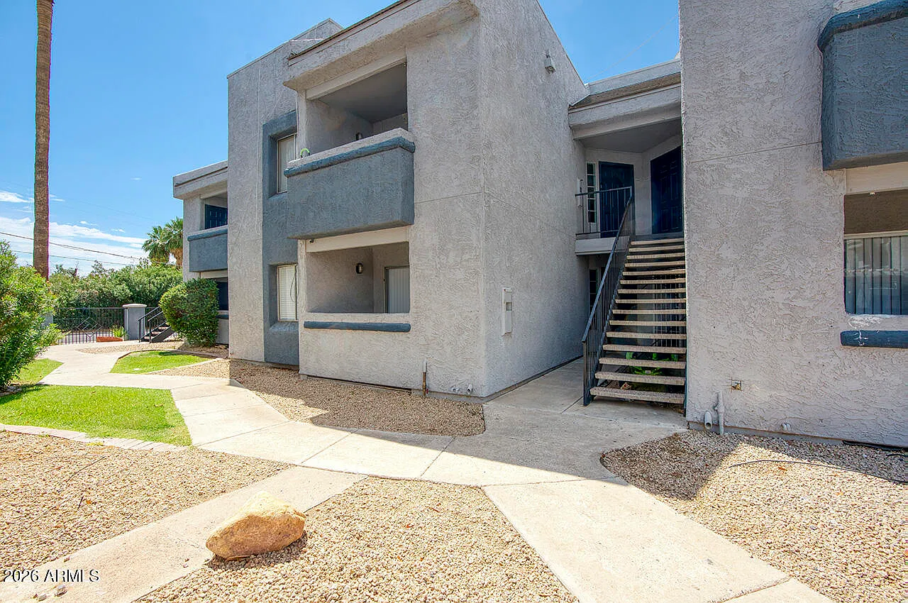 2 bed, 2.0 bath, 860 sqft, $1,200 — Photo 3