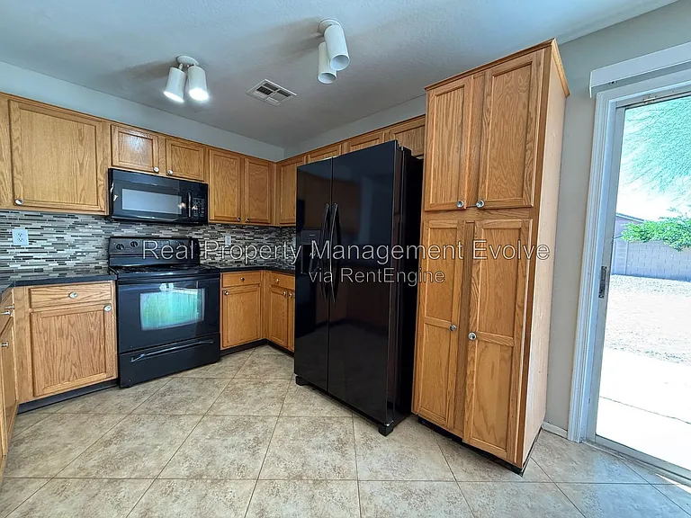 22621 W Yavapai St — Photo 6