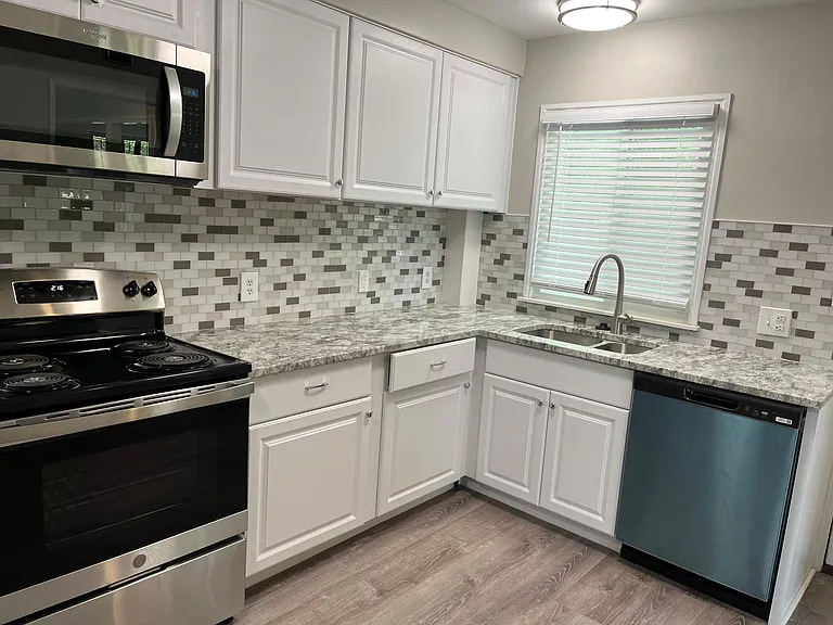 1812 Clifton Ave — Photo 18
