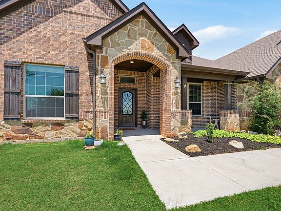 4th image of 140 Heather Ln