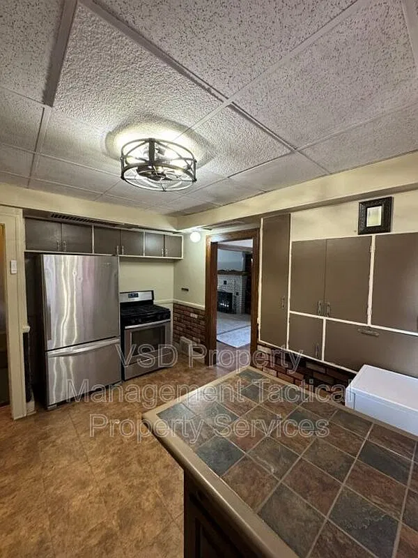 3 bed, 1.0 bath, 1350 sqft, $1,395 — Photo 4