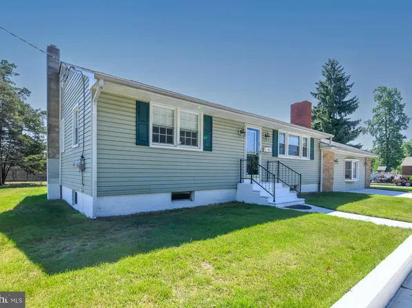 28 Solomon Ave, Gibbstown, NJ 08027